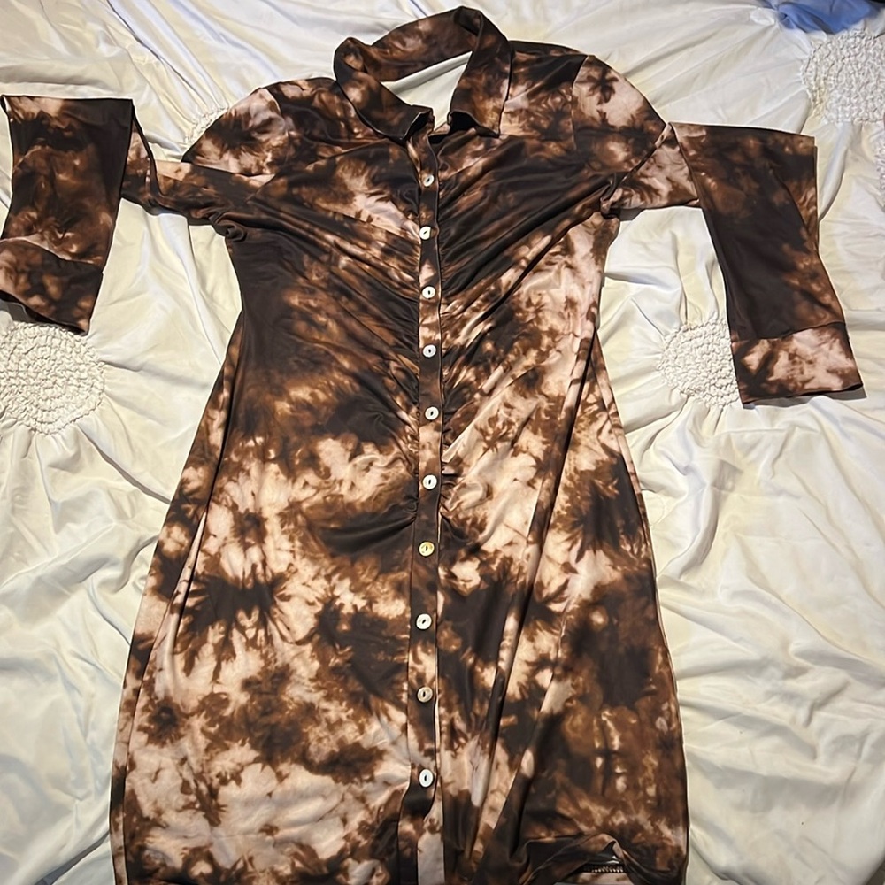 Long Sleeve button up mini dress, size L. This is perfect for fall weather!